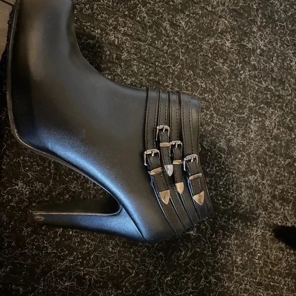 G by Guess  black buckle boots Size 6M EUC  Shoes Heels - Picture 2 of 10